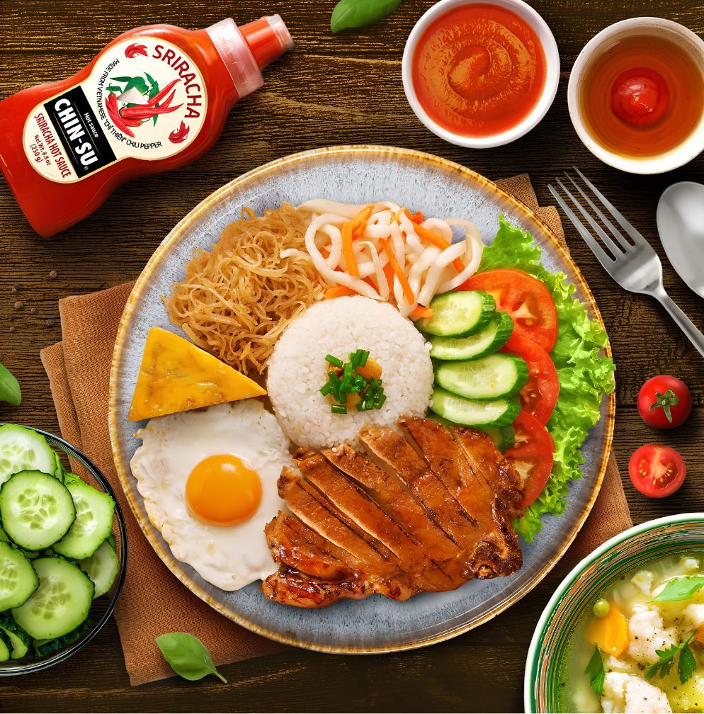 chin-su sriracha hot sauce with com tam