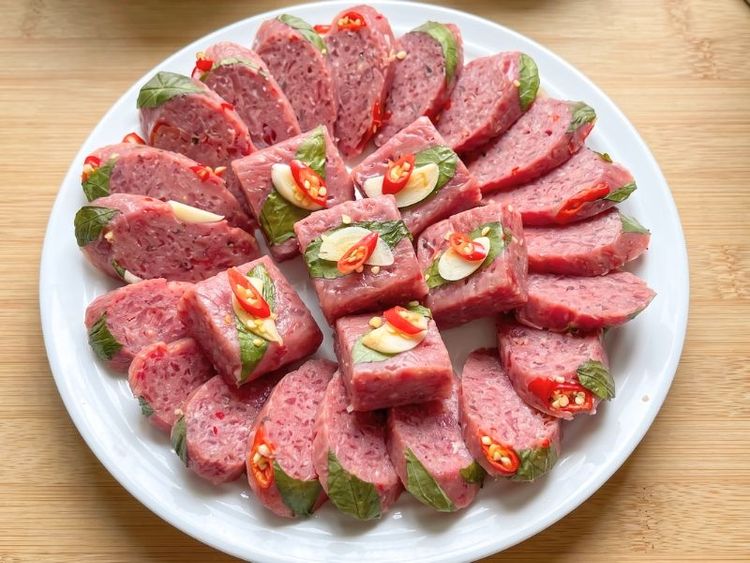 Vietnamese nem chua fermented meat sausage recipe